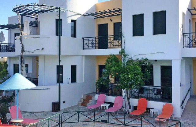 Lovely apartment for 4 guests with pool, WIFI, A/C, hot tub, TV, terrace and parking