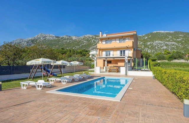 Lovely apartment in Donja Ostrvica