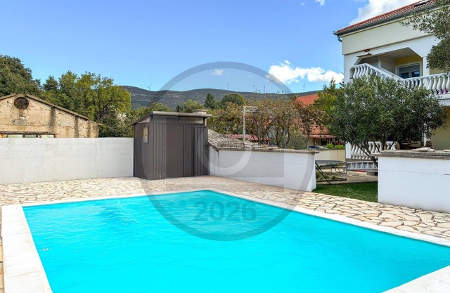 Lovely apartment in Karin Gornji