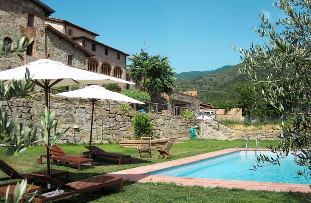 Lovely apartment in villa for 4 people with WIFI, pool, TV and terrace