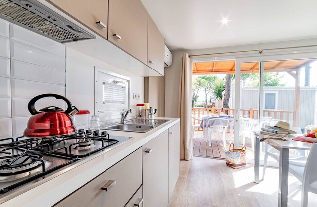 Lovely apartment in villa for 6 people with pool, A/C, WIFI, TV and terrace