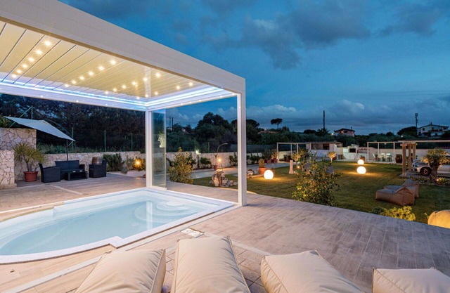 Lovely apartment in villa for 3 guests with A/C, WIFI, pool, TV and patio