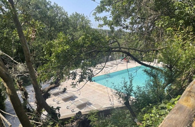 Lovely apartment for 4 guests with A/C, pool, WIFI, TV, patio and pets allowed