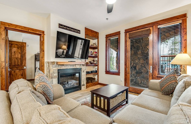 Lovely Breckenridge villa with fireplace & resort amenities