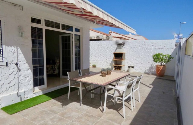 Lovely bungalow with 2 bedrooms, spacious terrace and bbq