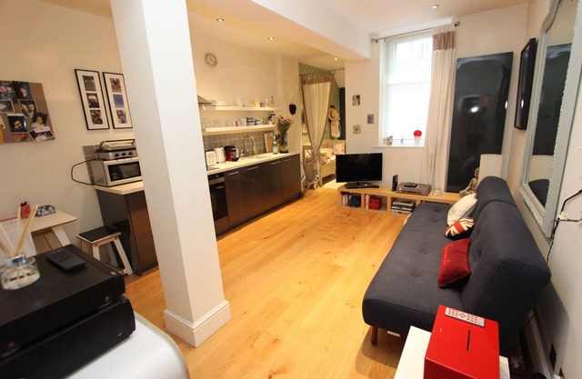 Lovely central apartment in Queens Gate, South Kensington, London