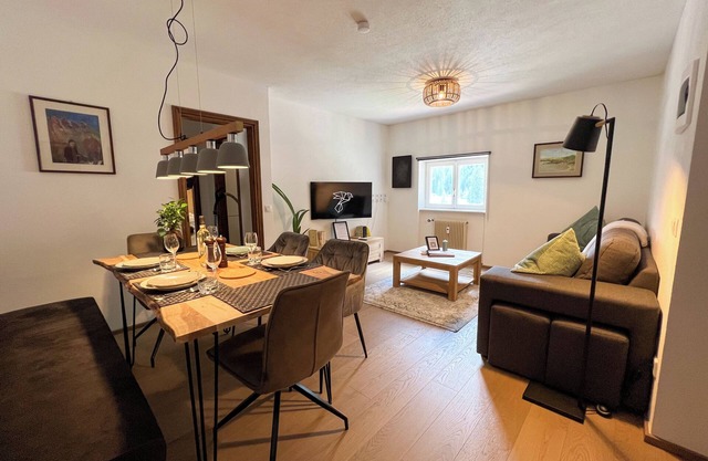 Lovely, cozy apartment 2 min ski lift walk