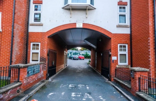 Lovely Ground Floor Flat with free parking