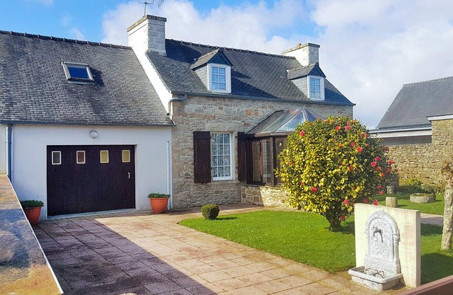 Lovely home in Le Cloitre S Thegonnec