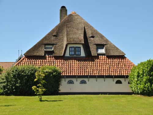 Lovely Holiday Home in Texel near Sea