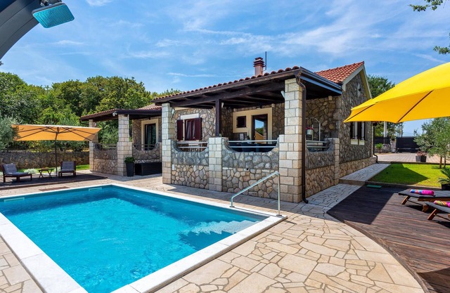Lovely home in Lakmartin