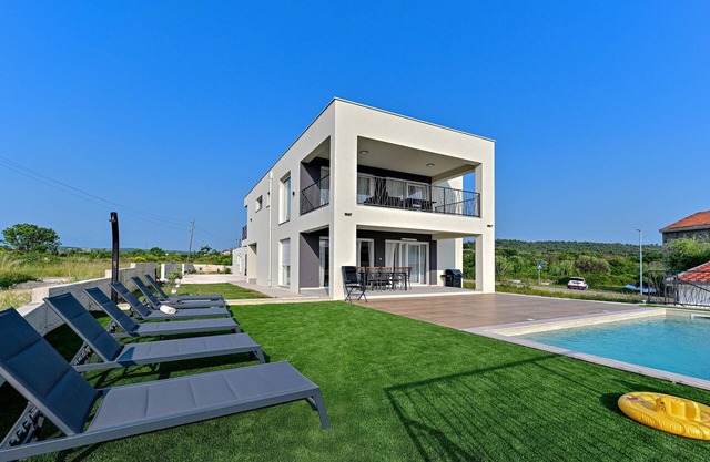 Lovely home in Ljubac