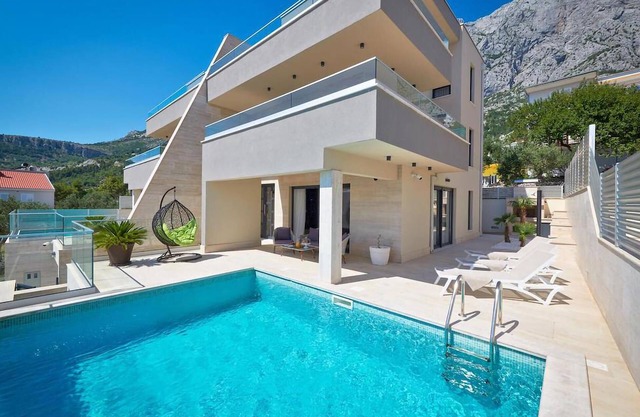 Lovely home in Makarska with sauna