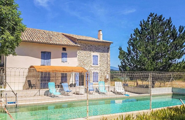 Lovely home in Malaucène with kitchen