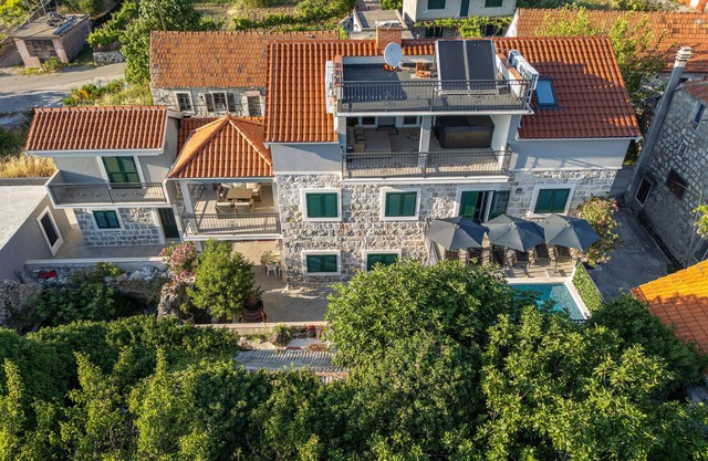 Lovely home in Ostrvica