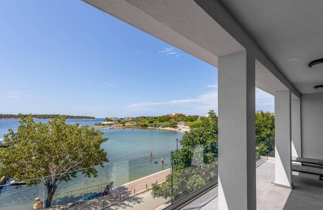 Lovely home in Rab with house sea view