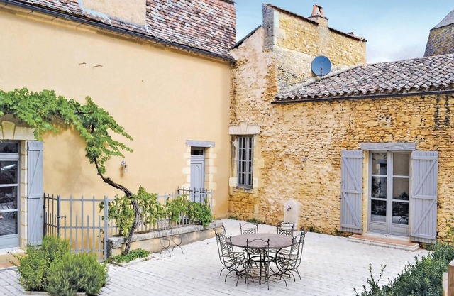 Lovely home in Sainte Alvère with sauna