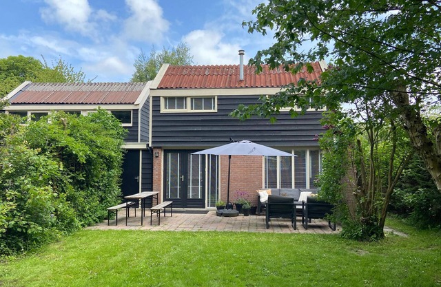 Lovely home in Warmenhuizen with WiFi