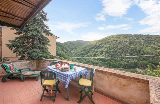 Lovely home in Montecatini V.C. (Pi)