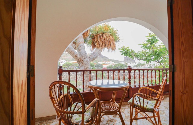 Lovely house views&garden 2
