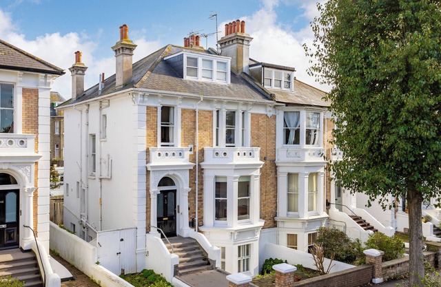 Lovely, modern & spacious 1-bed flat central Hove