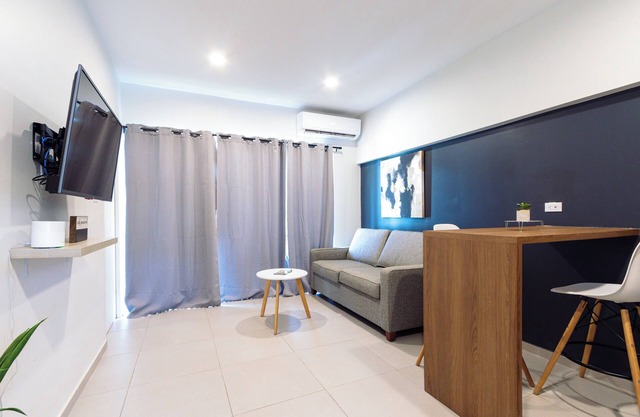 Lovely One Bedroom Apartment w/Amazing Location