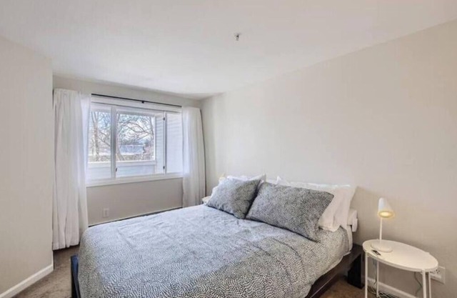 Lovely Pearl St Condo 1 BDR/1 BA Downtown Boulder