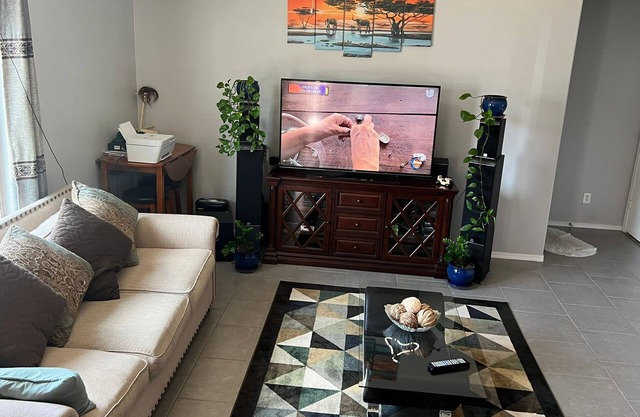 LOVELY PRIVATE ROOMS PRIVATE BATHS IN A HOUSE