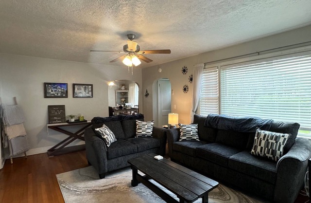 Lovely& Spacious 4-bedroom house in charming Roanoke with WiFi, AC, King Bed