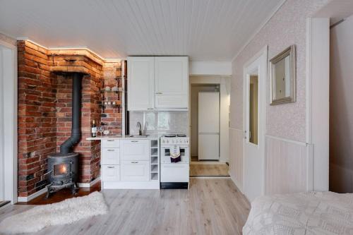 Lovely studio in wooden house, private bath&parking