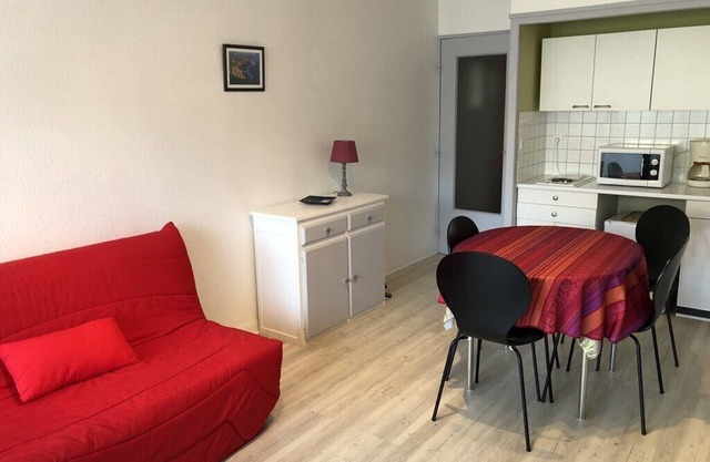 Lovely, tastefully renovated studio in a residence close to the center and the large beach, with.