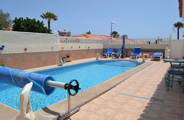Lovely Three bed Villa, Private Pool , Walking Distance of Beach and Facilites