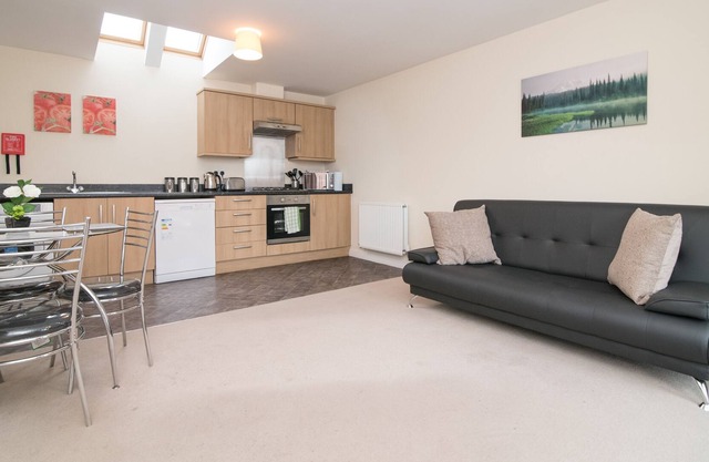 Lovely two bed house with parking