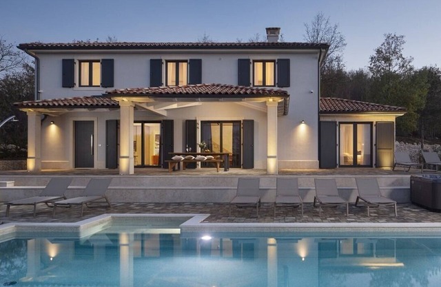 Lovely Villa Arman with a pool and a jacuzzi