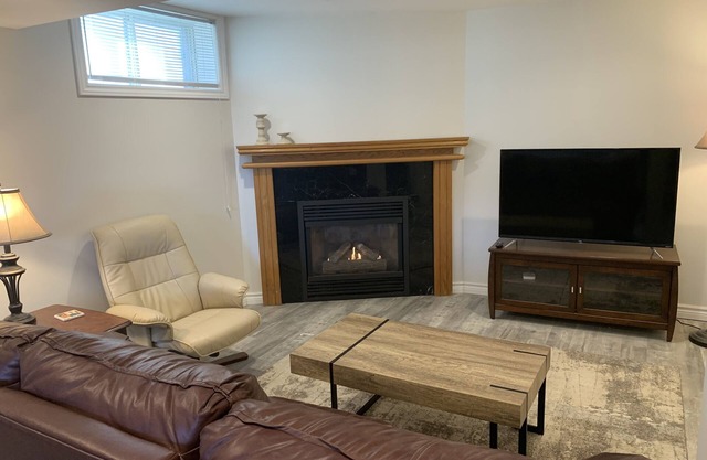 ★ Lower Level Suite in Private, Detached Home ★