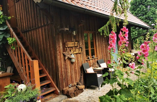 Lower Saxony warehouse with a cozy country house atmosphere for up to 6 people