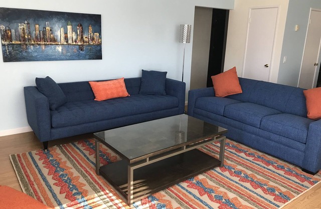 LOWER UNIT- 50 STEPS TO THE BEACH, WALK TO VILLAGE, OceanView