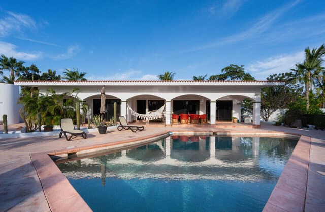 LPG- Pool Oasis, Close to the Beach and Pickleball