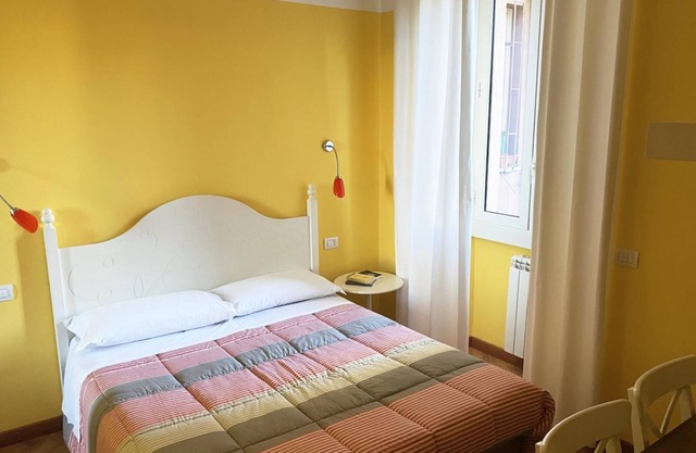 Luna Rossa Guest House Yellow Suite with Jacuzzi and garden view