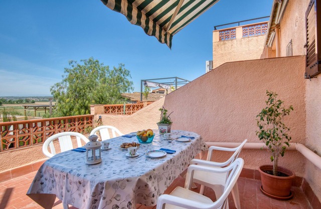 LUNICE: Nice flat in Bellcaire with large terrace and nature view