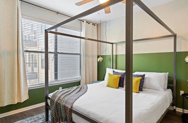 Lux 1B near Downtown! Comfy King Bed,Fast WiFi,Gym