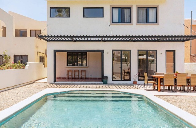 Lux 3bd Casa Anuiti, on golf, near beach, pool