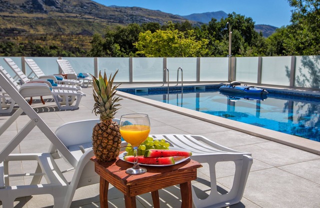 LUX 800 m2 villa with 2 swimming pools,12-16 pax,Srinjine-Split