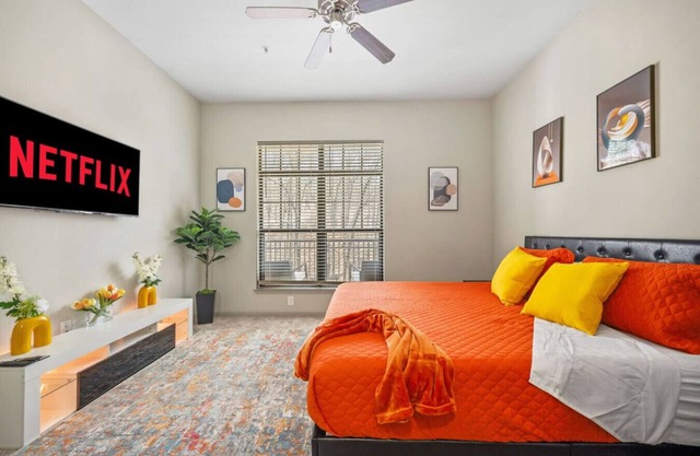 Lux King Suite 1 mile to Truist Park, Battery