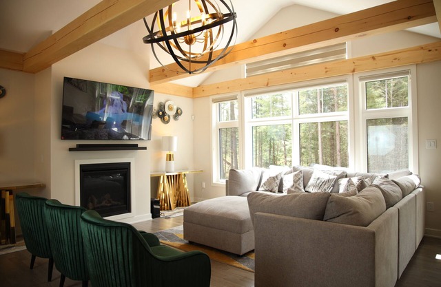 Lux Muskoka Cottage Huntsville