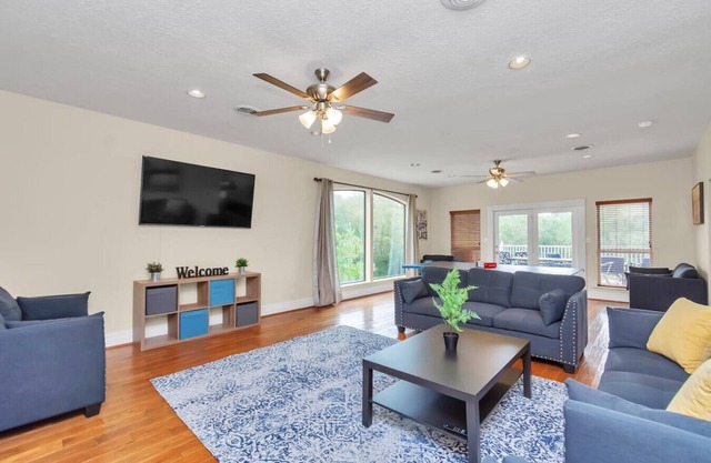 Luxe 6BR Lakehouse w/Pool + Fishing | Near IAH