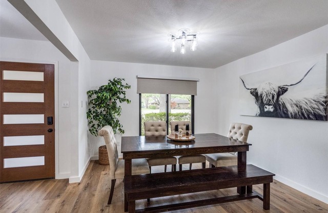 Luxe Lounge Modern Retreat + Swimming Pool