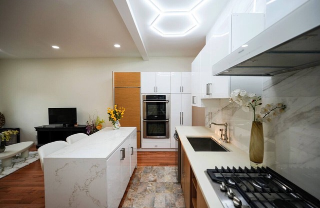 Luxe NYC View Mansion | 6BR 4BA + Balcony + Garage