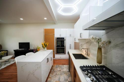 Luxe NYC View Mansion 6BR 4BA Balcony Garage