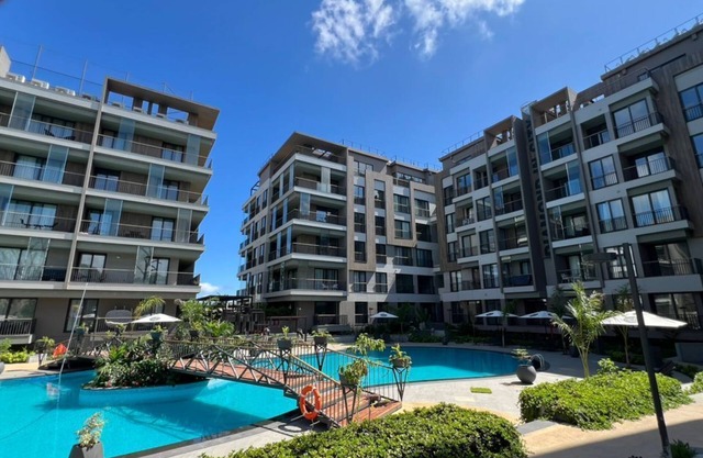 Luxempire Homes- studio apartment w/roof top pool, tennis, gym & havana cinema